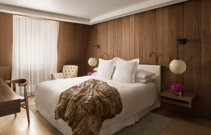 111768220-h1-loneb-one-king-3557-hor-clsc