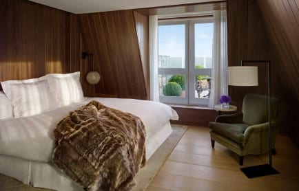 111768242-h1-loneb-terrace-suite-0025-hor-clsc