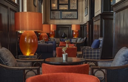 strand-sarkie_bar_with_seat