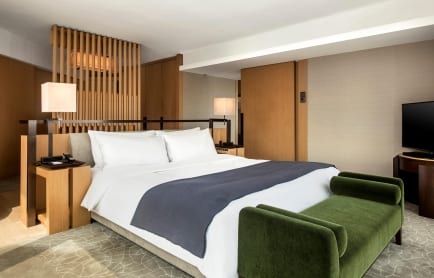 the-upper-house_upper-suite_bedroom