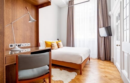 town-hall-hotel-rooms-justin