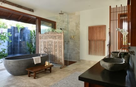 76318298-h1-love_pumpkin_-_main_house_-_master_bathroom_3