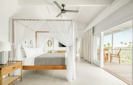 93605650-h1-como_suite_-_bedroom