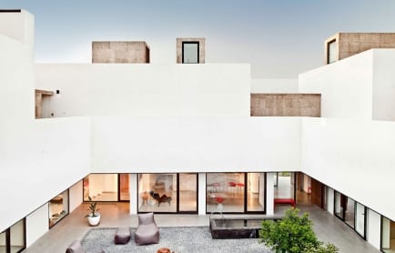 Villa Extramuros, Portugal