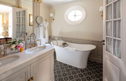 chambre-4_salle-de-bain-_-superieure-_