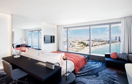 suite-bedroom-5619-hor-clsc