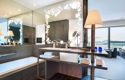 101160810-h1-hkgwh-guest-room-8826-hor-clsc