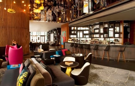 101161175-h1-hkgwh-woobar-1483-hor-clsc