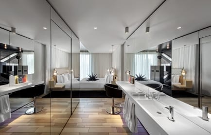 111879833-h1-lonhw-accessible-guestroom-3372-hor-clsc