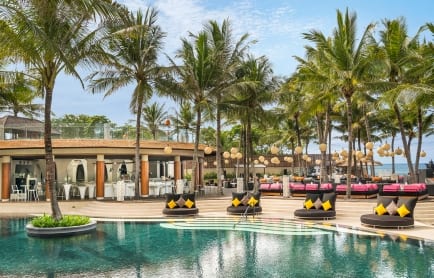 101036487-h1-dpswh-woobar-poolside-1736-hor-clsc