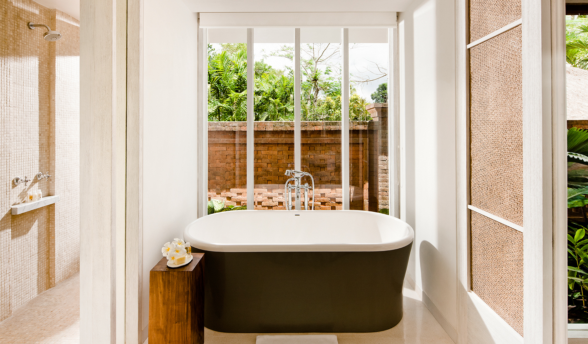Pool_Villa_bathtub