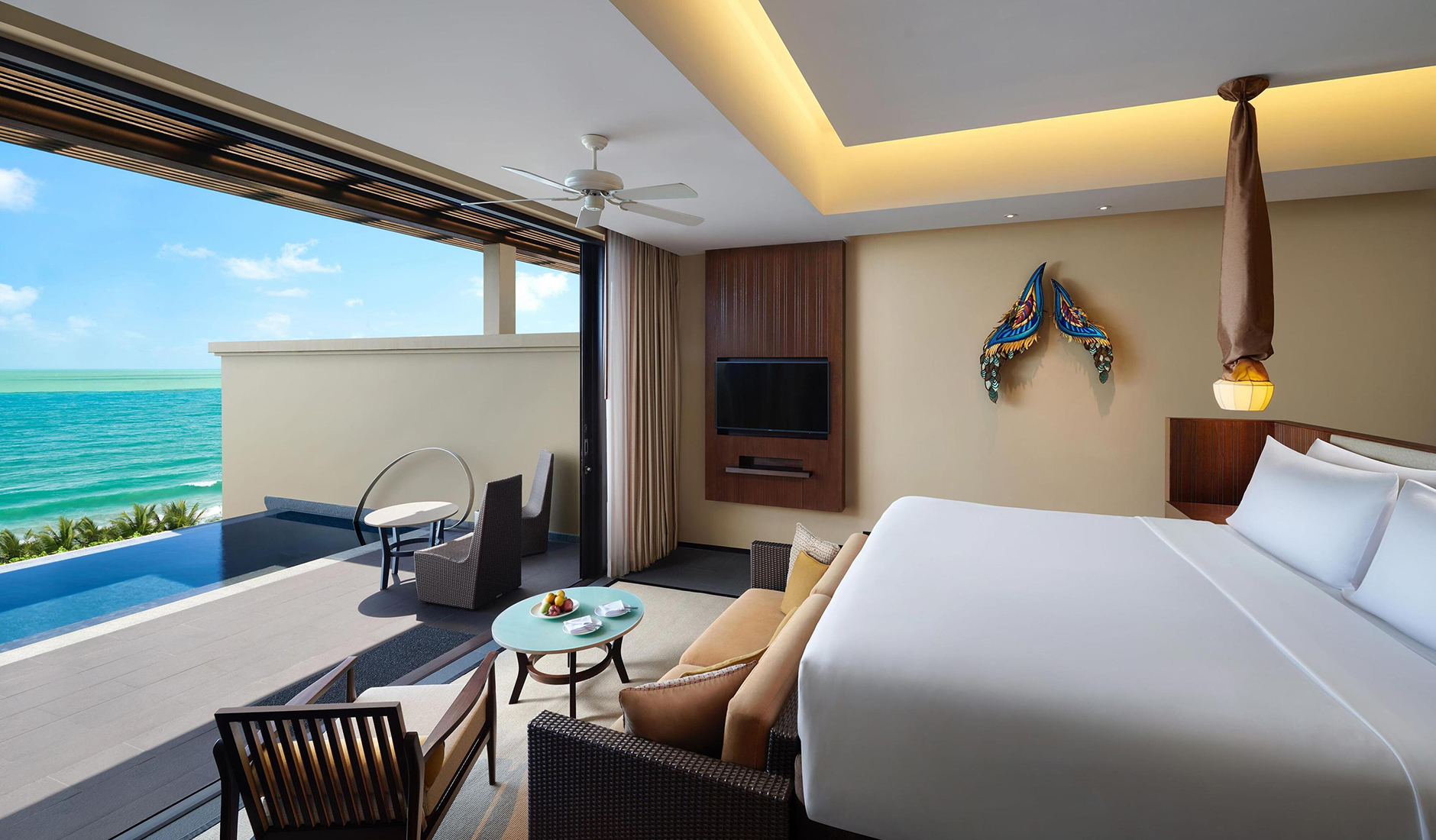 Exclusive Villa Living: 5-Star Luxury at Vana Belle.