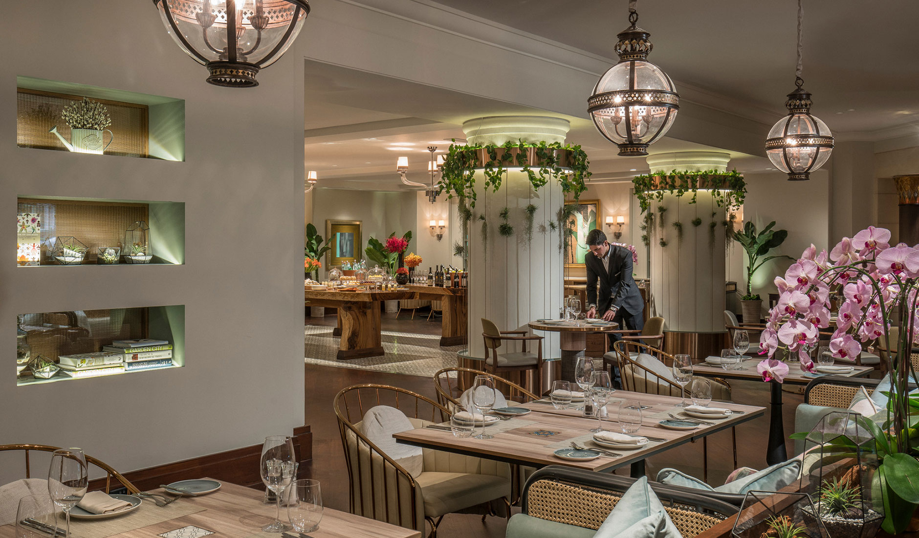 Four Seasons Hotel Singapore • The Best Boutique and Luxury Hotels in Singapore