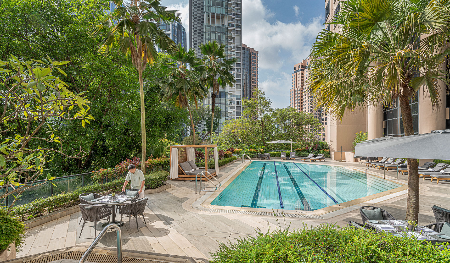 Four Seasons Hotel Singapore • The Best Boutique and Luxury Hotels in Singapore