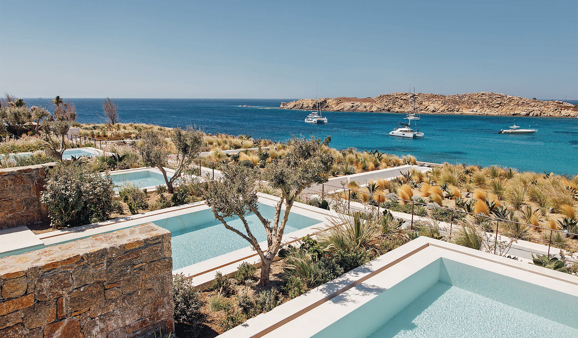 Private pools and sea-view at a luxury suites in Fouquet’s Mykonos.