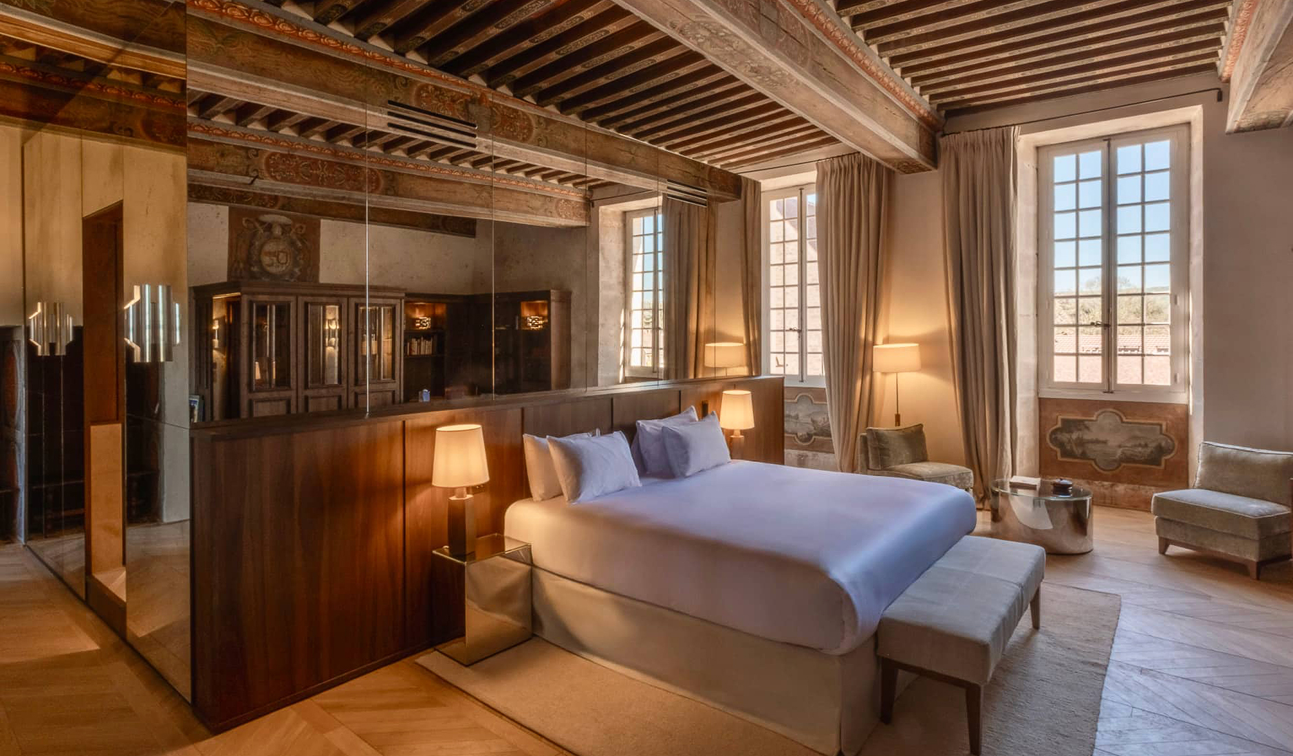 Signature Suite at Les Sources de Vougeot with a generous layout and carefully selected furnishings