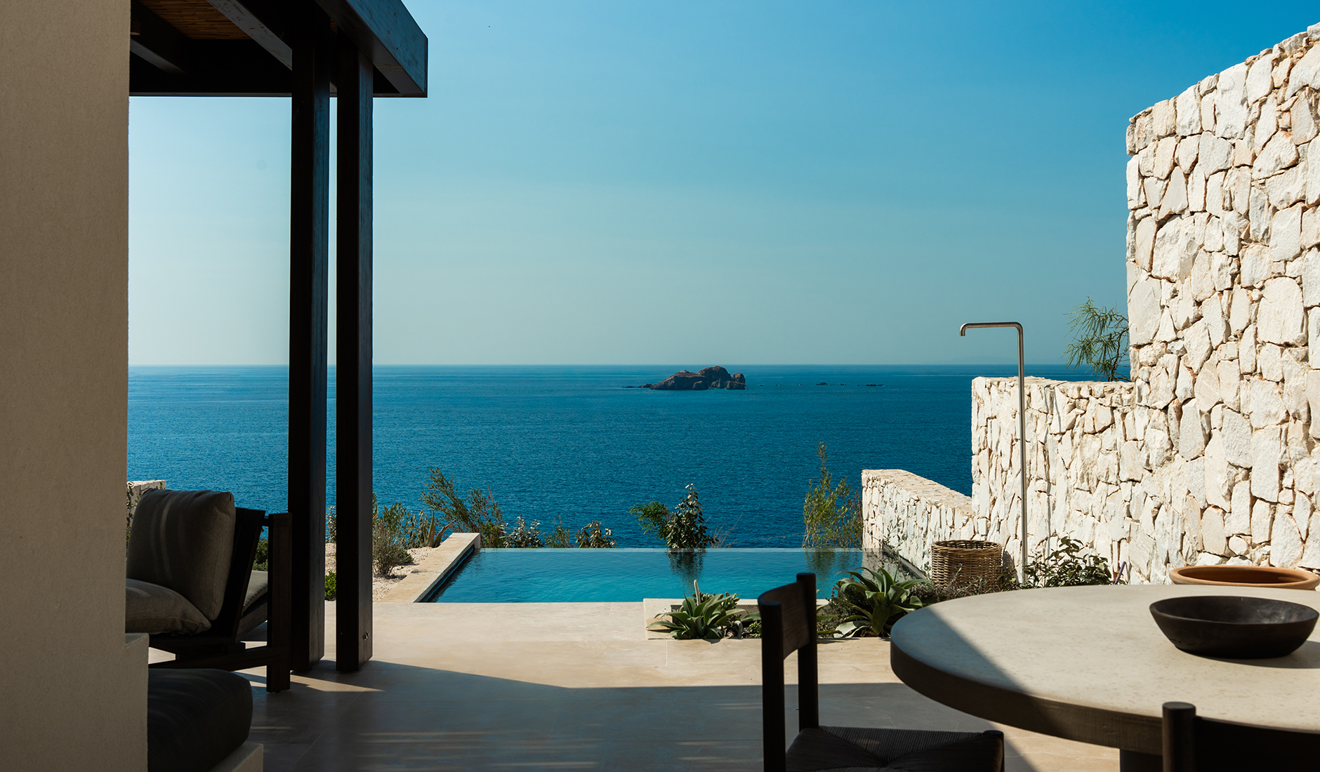 Private pool and terrace of a Cliff Signature Suite at Luura Cliff