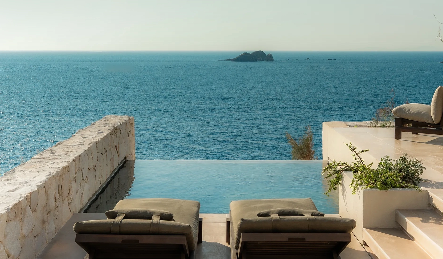 Private pool on the spacious terrace of a Luura Suite with views across the Cyclades